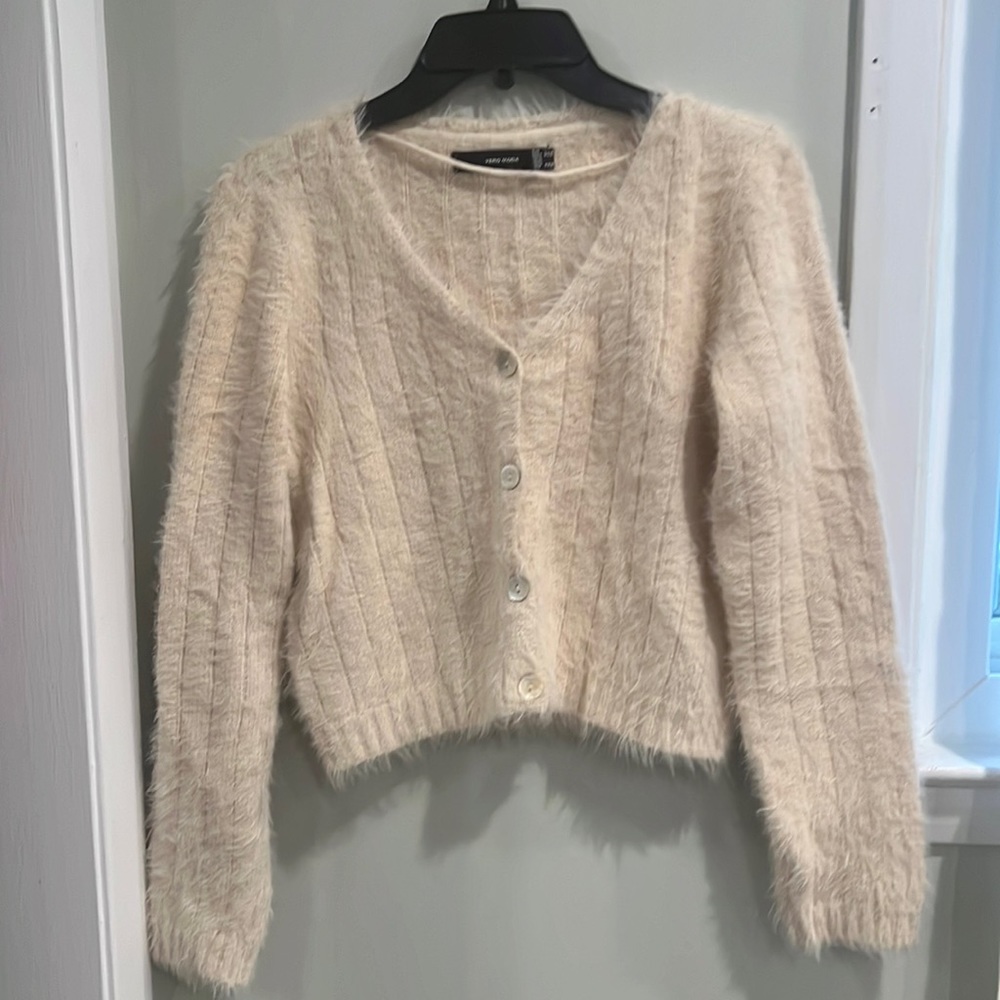 Fuzzy v neck crop sweater from Vero moda